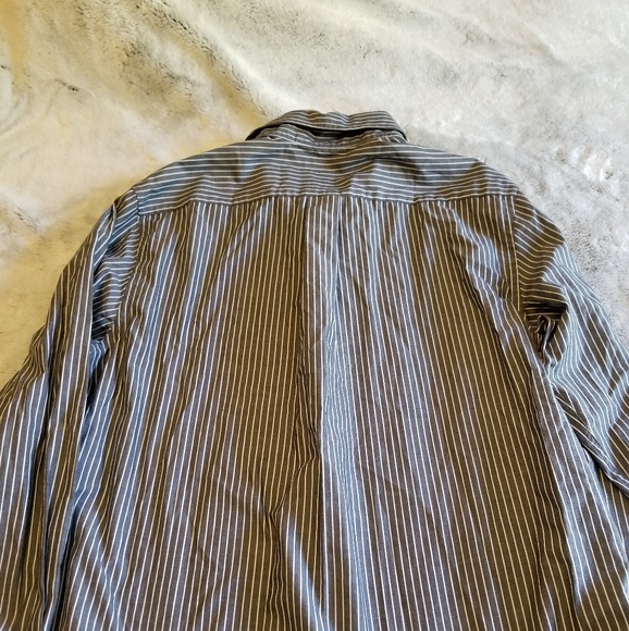 Croft & Barrow classic fit gray shirt - Picture 2 of 4